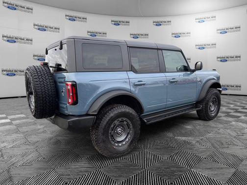 Azure Gray Metallic Tri-Coat 2025 Ford Bronco Outer Banks