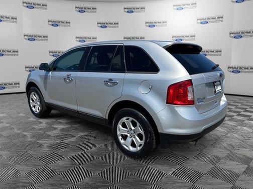 Ingot Silver Metallic 2013 Ford Edge SE