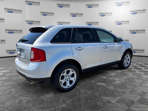 Ingot Silver Metallic 2013 Ford Edge SE