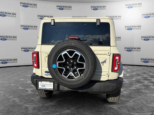Desert Sand 2025 Ford Bronco Outer Banks