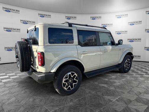 Desert Sand 2025 Ford Bronco Outer Banks