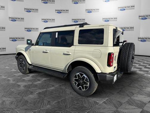 Desert Sand 2025 Ford Bronco Outer Banks