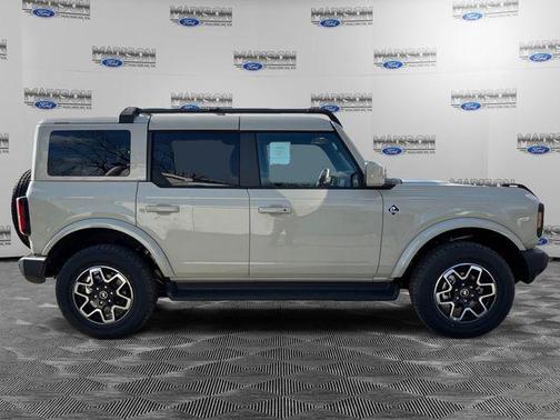 Desert Sand 2025 Ford Bronco Outer Banks