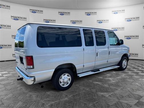 2006 Ford E350 Super Duty XL Wagon