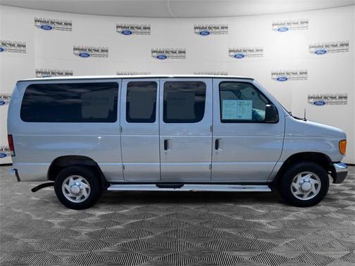 2006 Ford E350 Super Duty XL Wagon