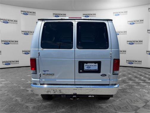 2006 Ford E350 Super Duty XL Wagon