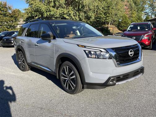 2025 Nissan Pathfinder Platinum 4WD