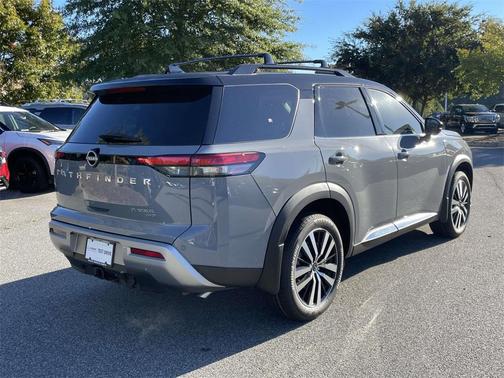 2025 Nissan Pathfinder Platinum 4WD