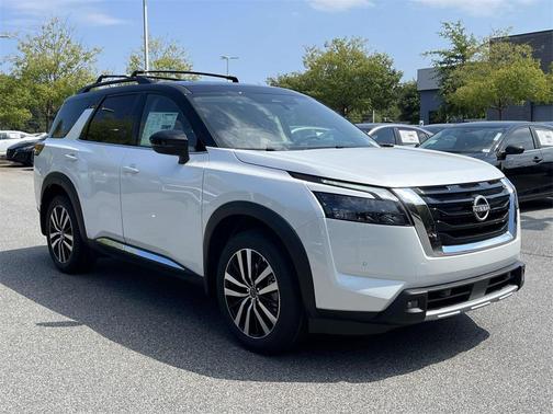2025 Nissan Pathfinder Platinum FWD