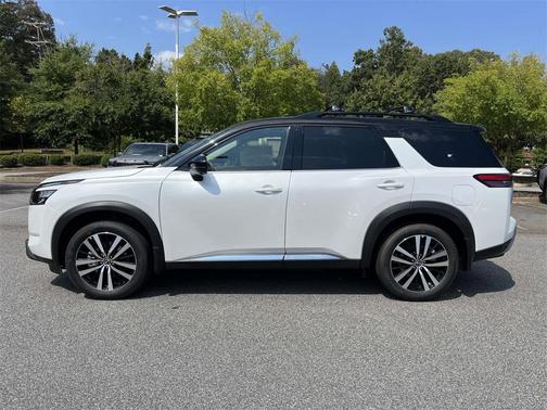 2025 Nissan Pathfinder Platinum FWD