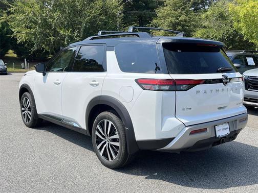 2025 Nissan Pathfinder Platinum FWD