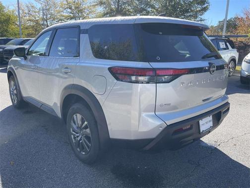 2025 Nissan Pathfinder S FWD