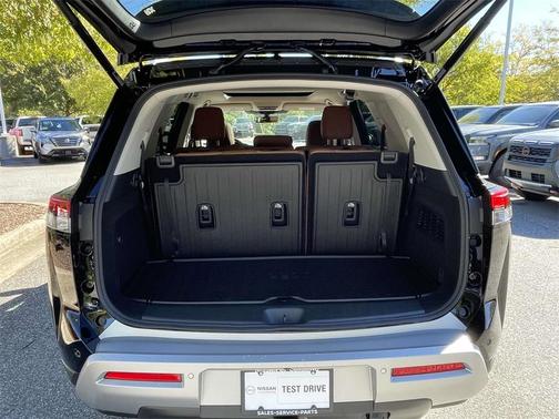 2025 Nissan Pathfinder Platinum 4WD