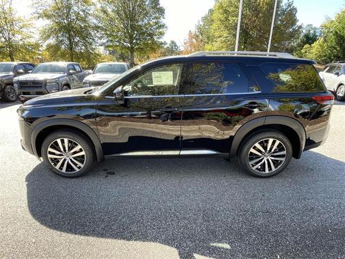 2025 Nissan Pathfinder Platinum 4WD