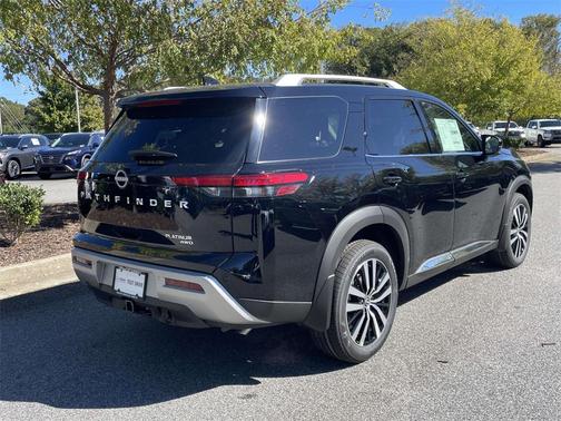 2025 Nissan Pathfinder Platinum 4WD