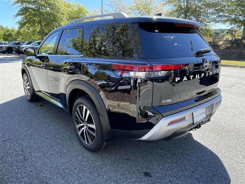 2025 Nissan Pathfinder Platinum 4WD