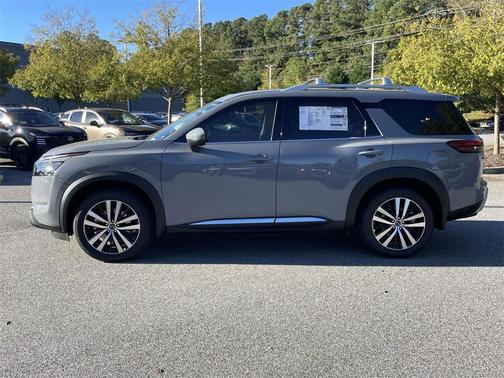 2025 Nissan Pathfinder Platinum FWD