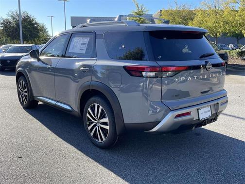 2025 Nissan Pathfinder Platinum FWD