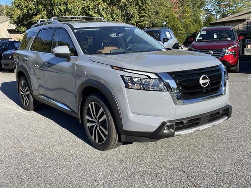 2025 Nissan Pathfinder Platinum FWD