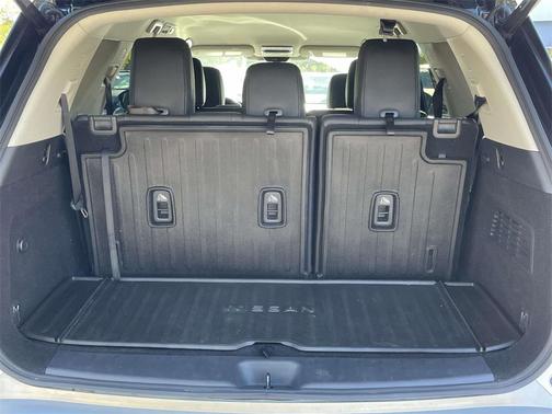 2022 Nissan Pathfinder SL 4WD