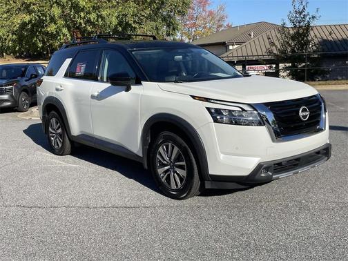 2022 Nissan Pathfinder SL 4WD
