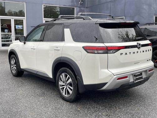 2022 Nissan Pathfinder SL 4WD