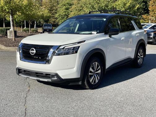 2022 Nissan Pathfinder SL 4WD