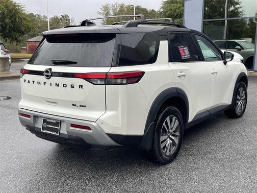 2022 Nissan Pathfinder SL 4WD