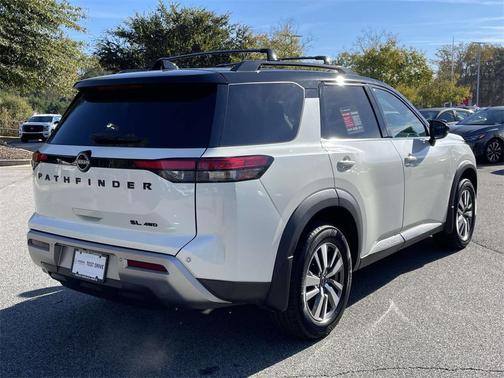 2022 Nissan Pathfinder SL 4WD