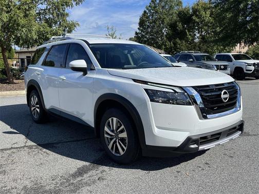 2025 Nissan Pathfinder SL FWD