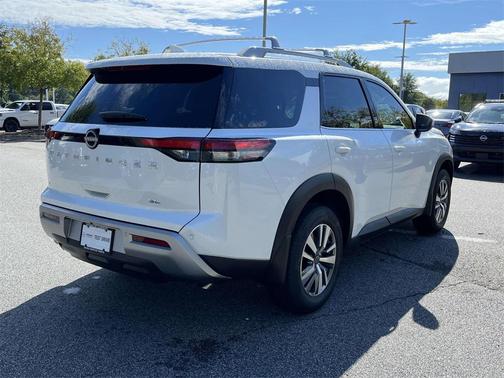 2025 Nissan Pathfinder SL FWD