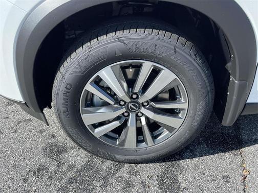 2025 Nissan Pathfinder SL FWD