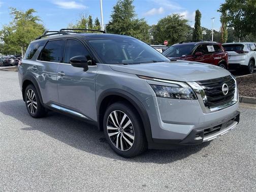 2025 Nissan Pathfinder Platinum FWD