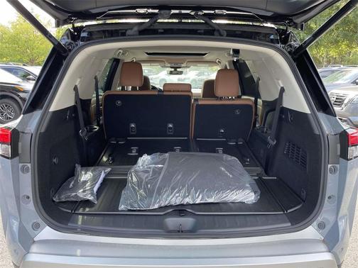 2025 Nissan Pathfinder Platinum FWD