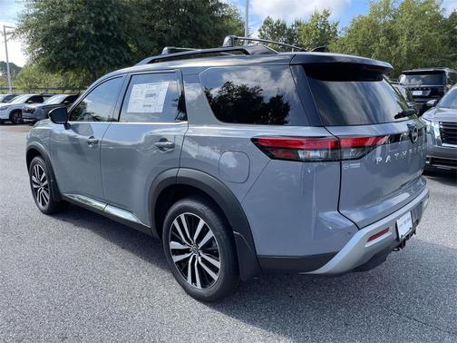 2025 Nissan Pathfinder Platinum FWD