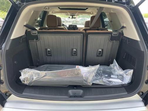 2025 Nissan Pathfinder Platinum 4WD