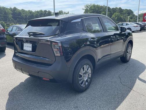 2025 Nissan Kicks S