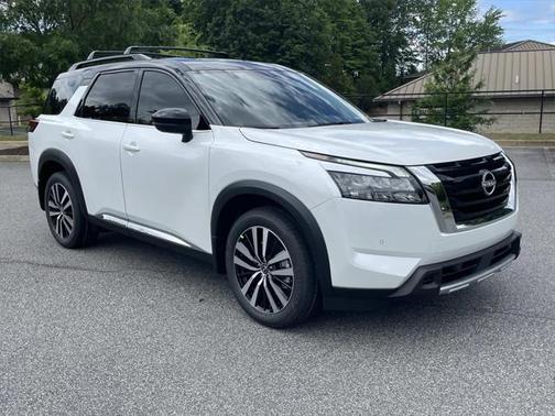 2025 Nissan Pathfinder Platinum 4WD