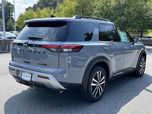 2025 Nissan Pathfinder Platinum FWD