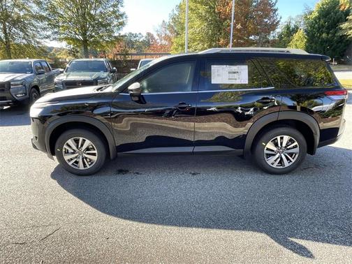 2025 Nissan Pathfinder SL FWD