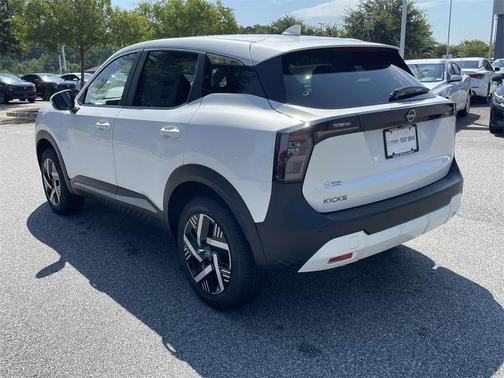 2025 Nissan Kicks SV