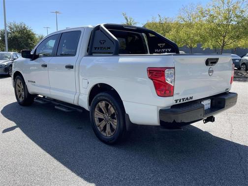 2024 Nissan Titan SV