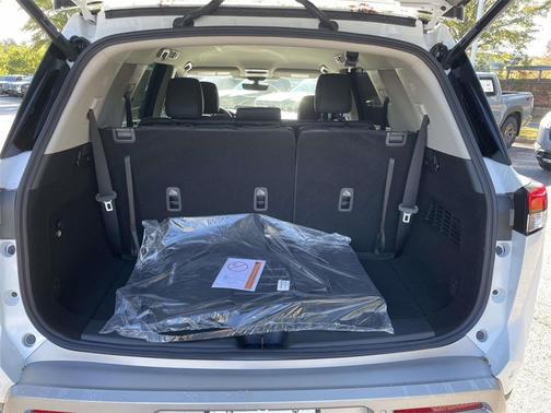 2025 Nissan Pathfinder SL 4WD