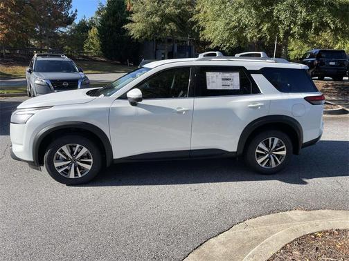 2025 Nissan Pathfinder SL 4WD