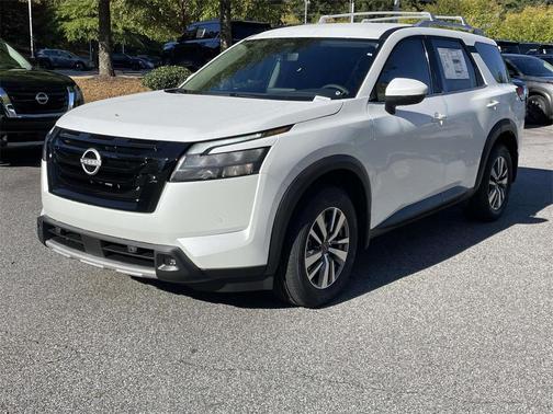 2025 Nissan Pathfinder SL 4WD