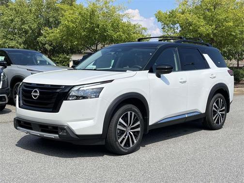 2025 Nissan Pathfinder Platinum 4WD