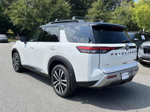 2025 Nissan Pathfinder Platinum 4WD