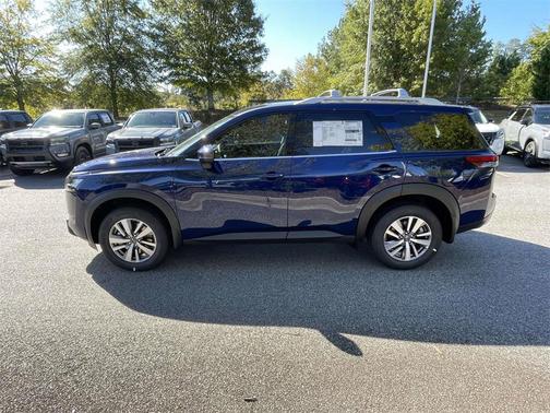 2025 Nissan Pathfinder SL FWD