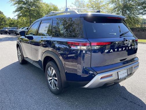 2025 Nissan Pathfinder SL FWD