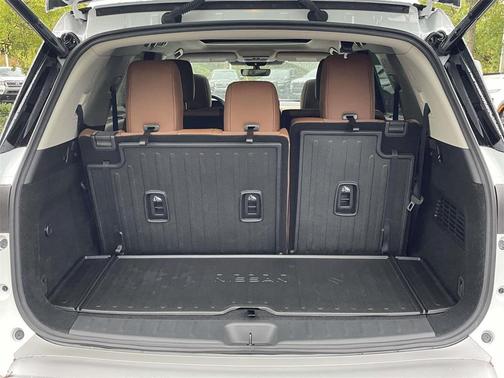 2025 Nissan Pathfinder Platinum FWD